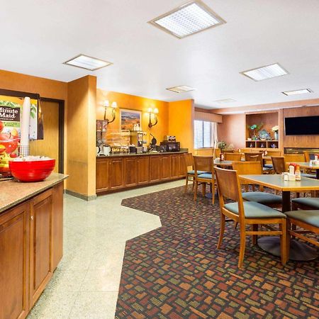 Ramada By Wyndham Kent Seattle Area Hotel Exterior photo