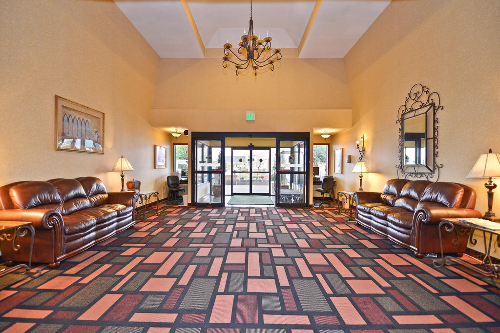 Ramada By Wyndham Kent Seattle Area Hotel Exterior photo