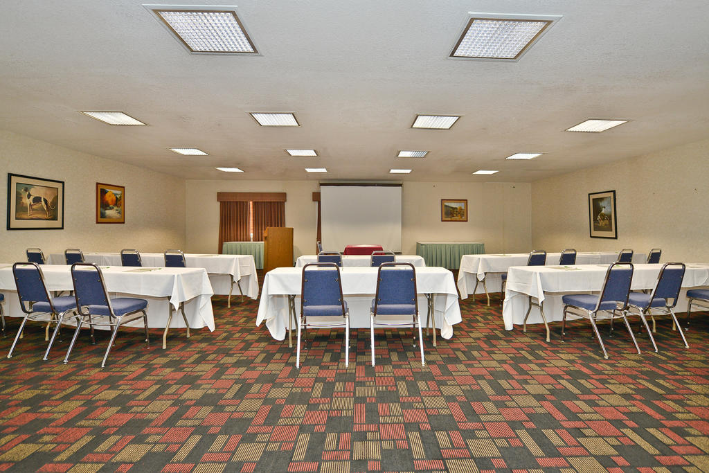 Ramada By Wyndham Kent Seattle Area Hotel Exterior photo