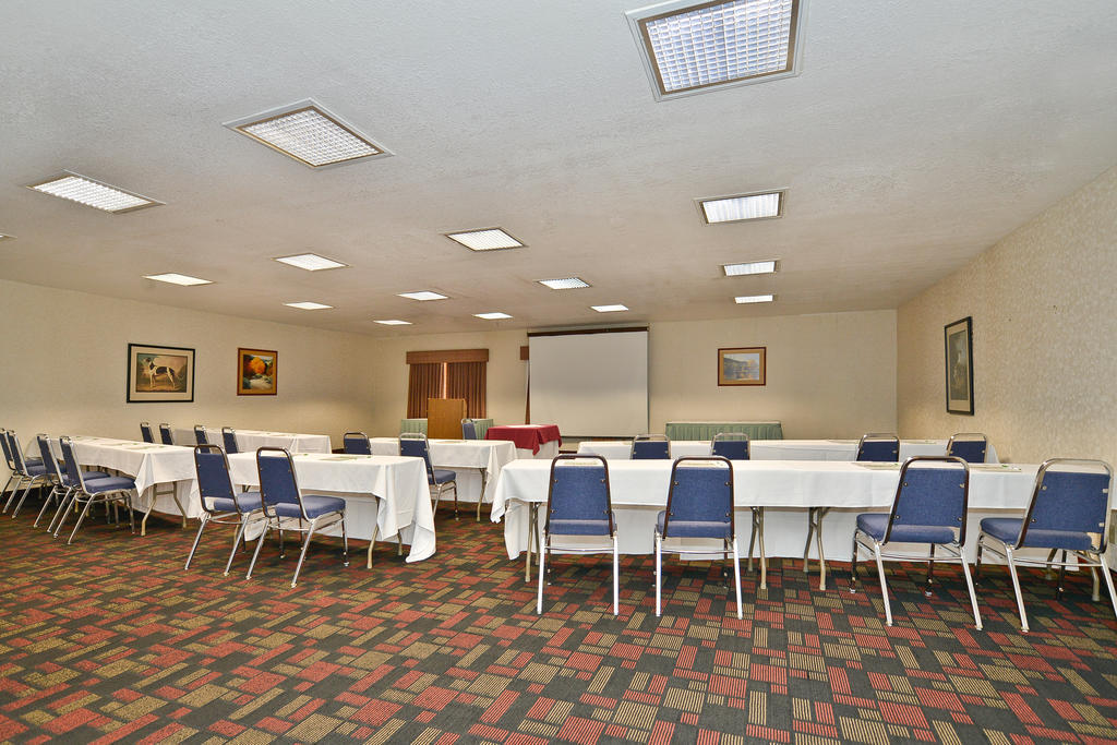 Ramada By Wyndham Kent Seattle Area Hotel Exterior photo