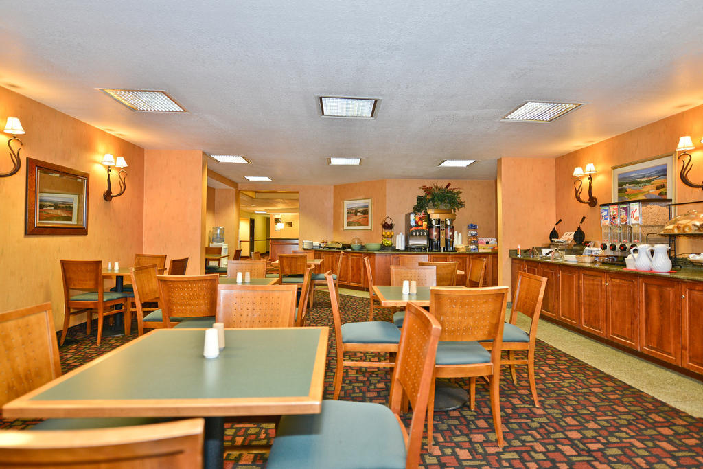 Ramada By Wyndham Kent Seattle Area Hotel Exterior photo